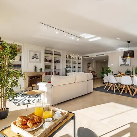 Super Exclusive With Free Parking Apartment