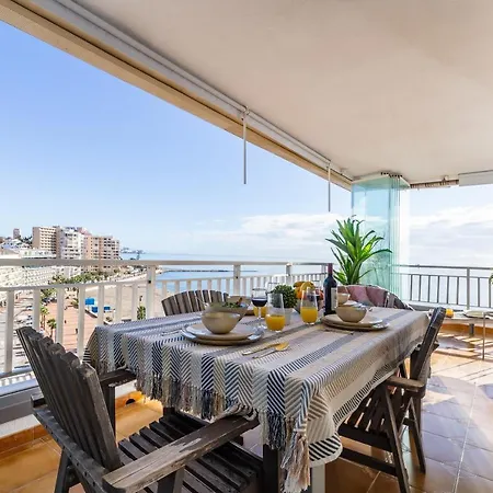 Super Exclusive With Free Parking Apartment *