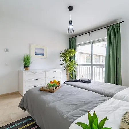 Super Exclusive With Free Parking Apartment *