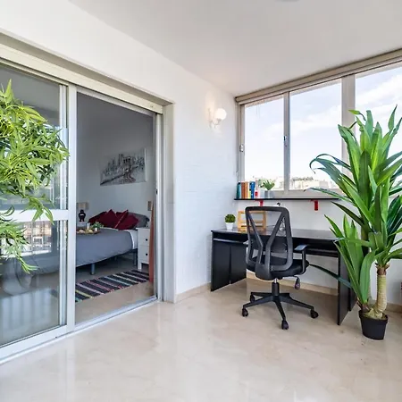 Super Exclusive With Free Parking Apartment