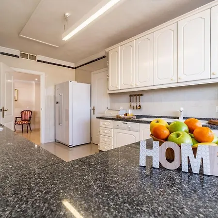 Super Exclusive With Free Parking Apartment Fuengirola