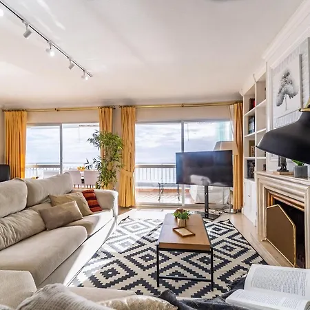 Super Exclusive With Free Parking Apartment *
